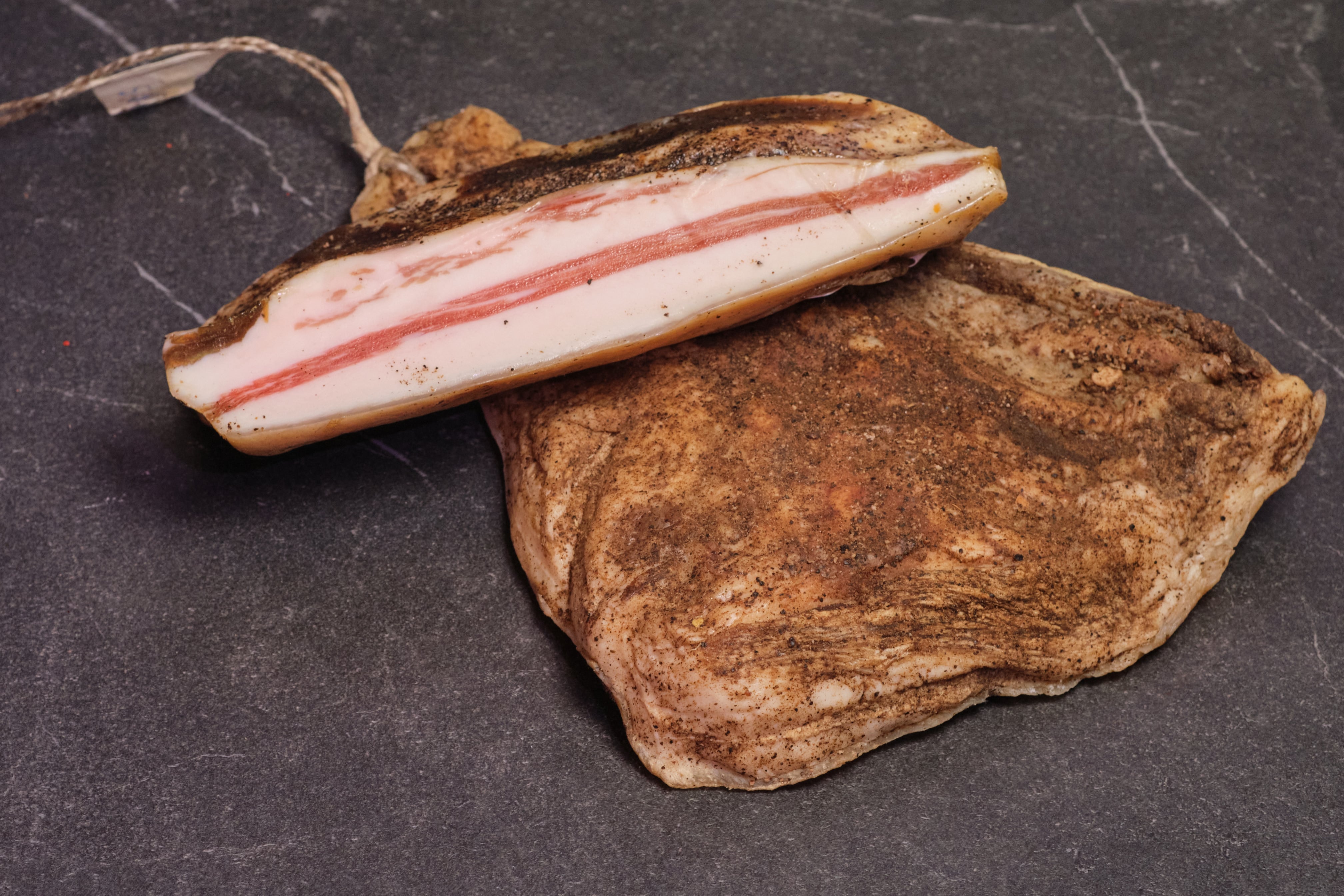Guanciale di suino di razza cinta senese
