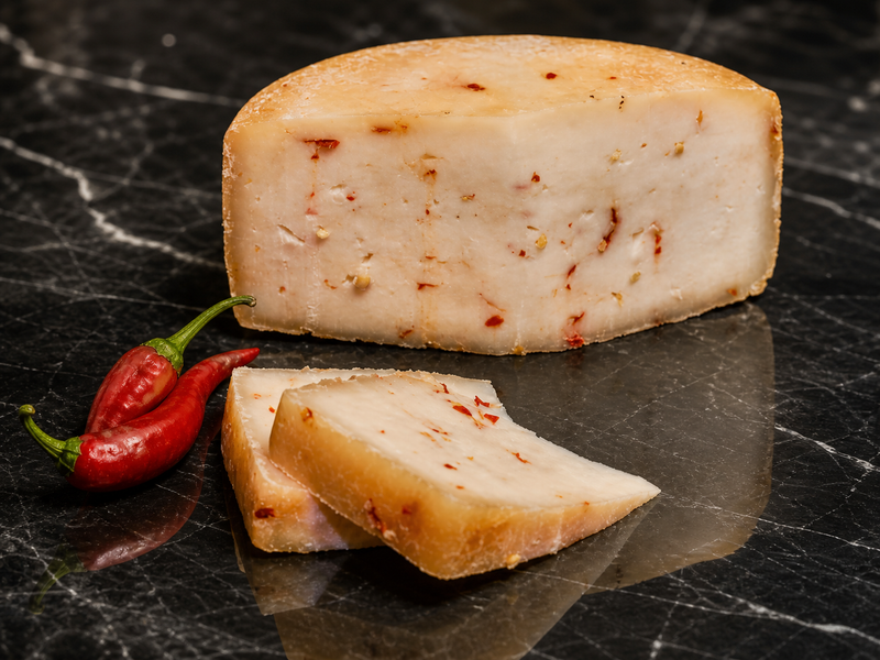 Formaggio Semistagionato Al Peperoncino