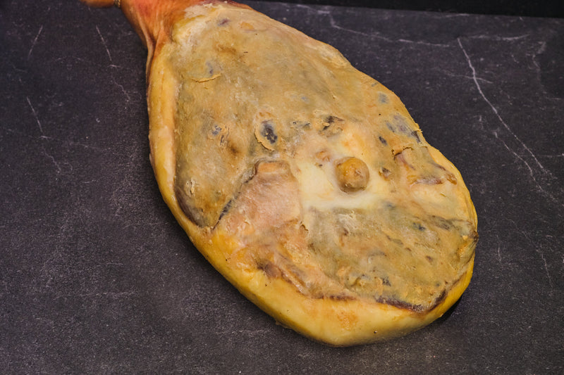 Prosciutto Intero di suino di razza cinta senese